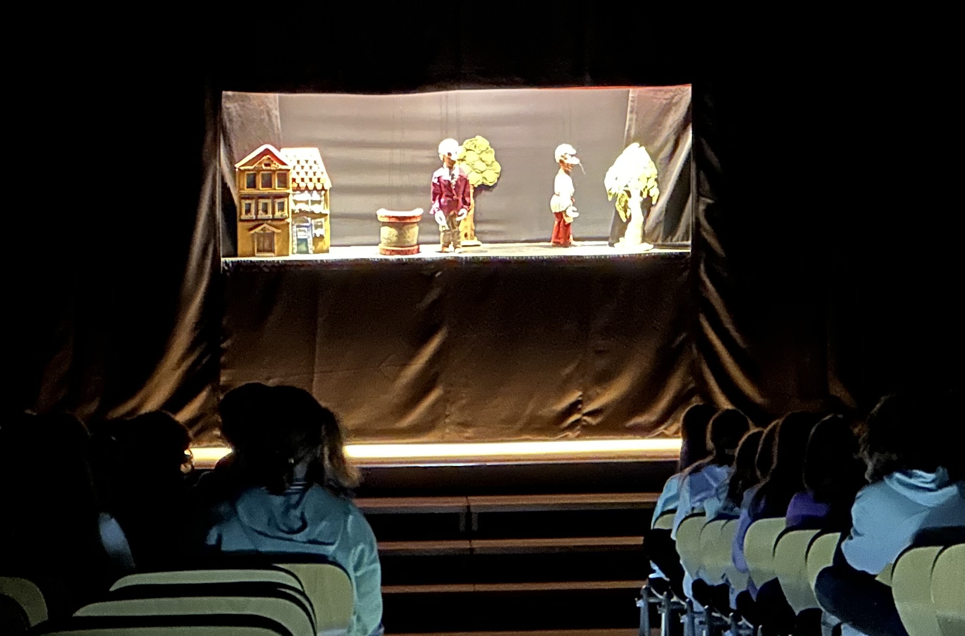 Marionettentheater mit Zuschauern